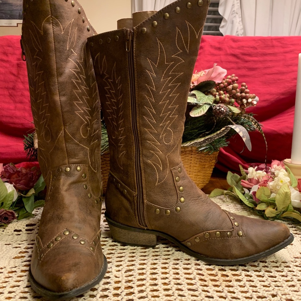 8M Boots Coconuts by Matisse